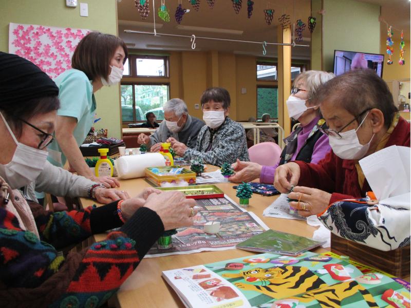 カラオケ、創作、ゲーム